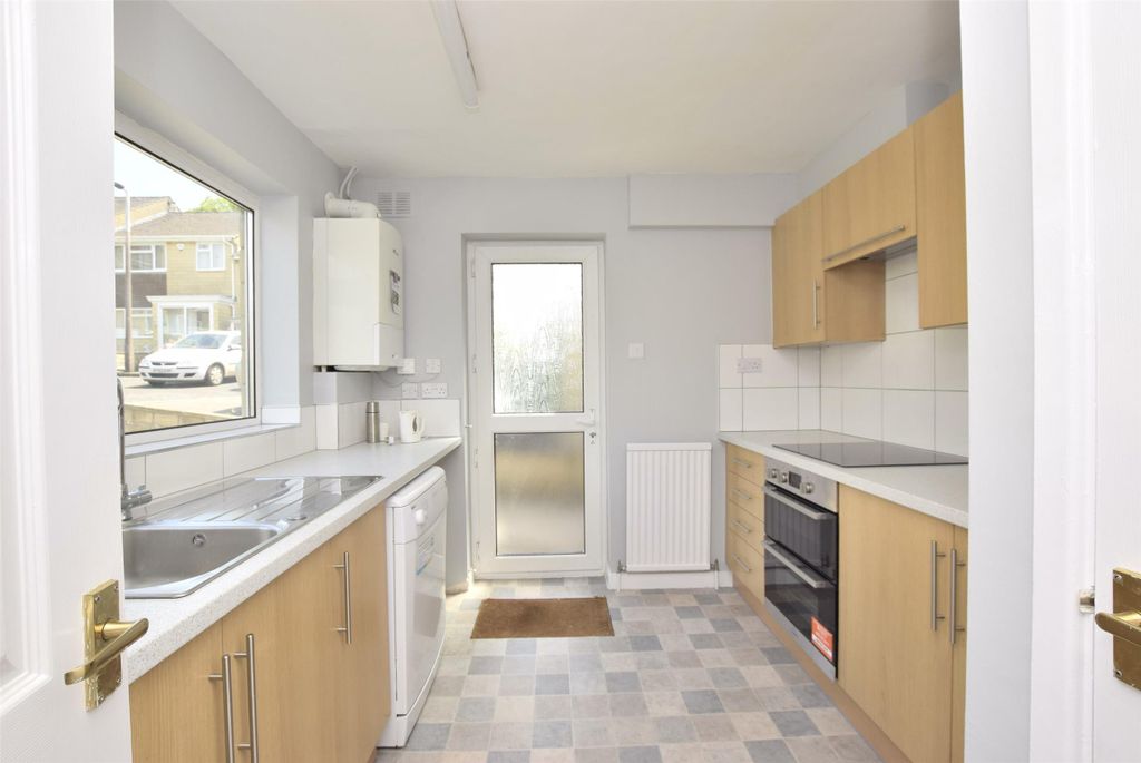 Property photo 2 of 10 Kitchen