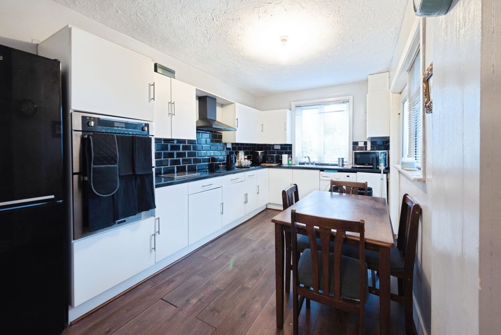 Property photo 3 of 16 Pbox-Img.Jpg