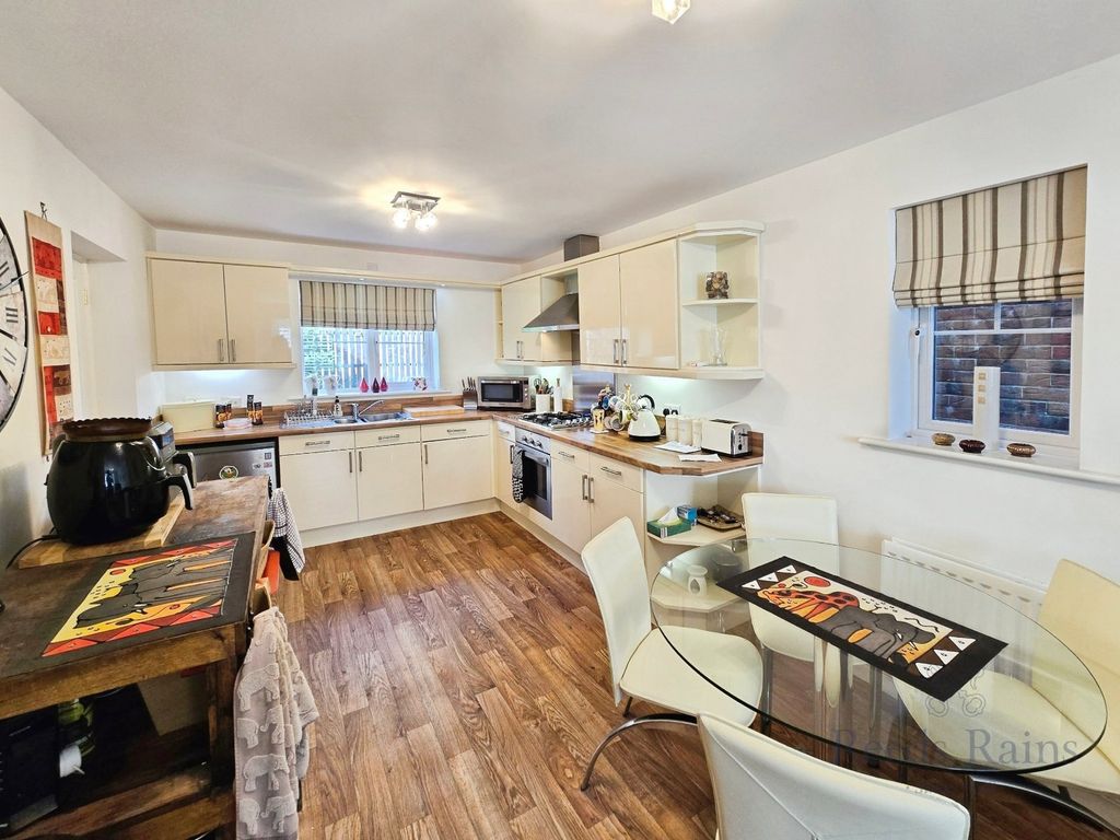 Property photo 3 of 23 Picture No. 30