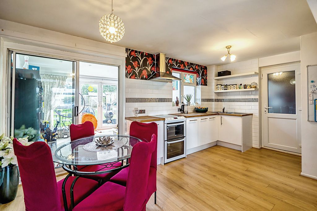 Property photo 3 of 15 Breakfast Kitchen