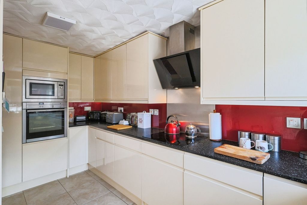 Property photo 2 of 17 Photo