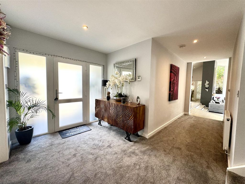 Property photo 3 of 47 Split Level Reception Hall