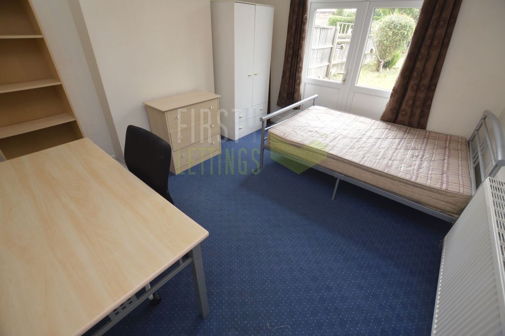 Property photo 1 of 9 Bedroom