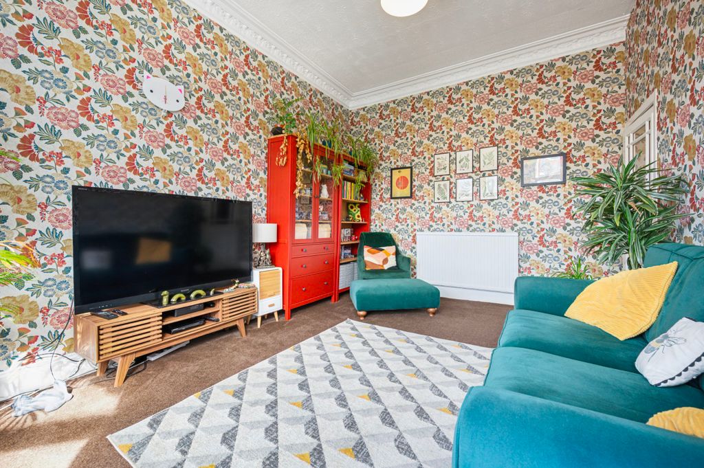 Property photo 2 of 28