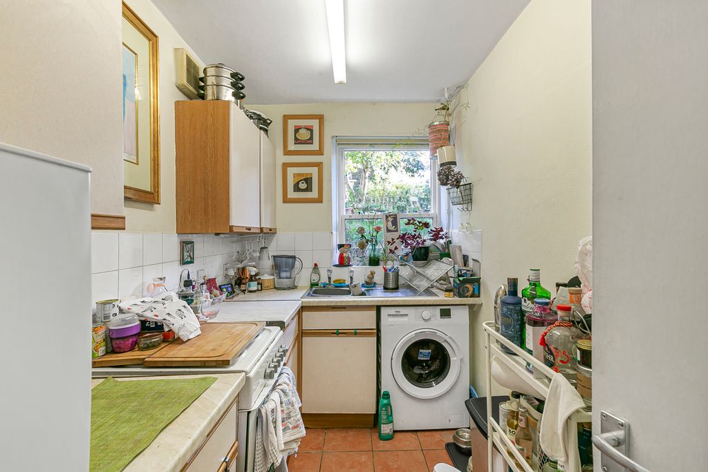 Property photo 3 of 12 Kitchen