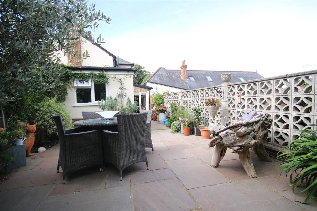 Property photo 2 of 12