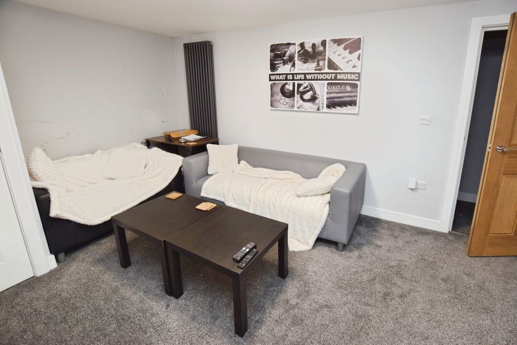 Property photo 3 of 10 Ed71c33c-Mince 20Lounge