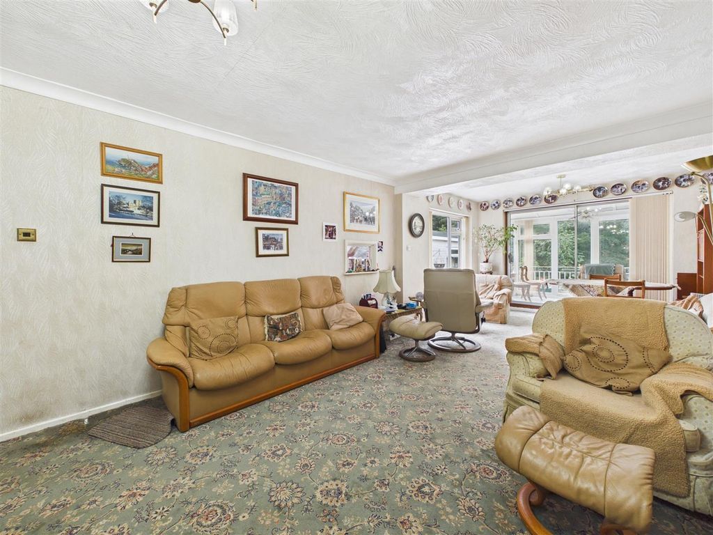 Property photo 2 of 31 Cam05476G0-Pr0290-Still030.Jpg