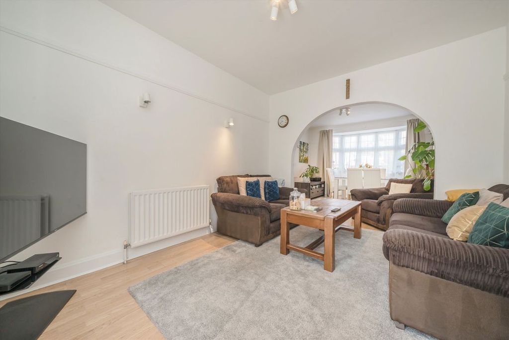Property photo 2 of 9