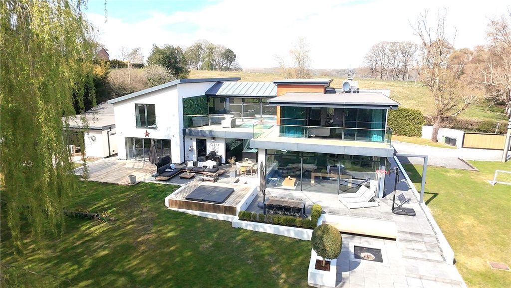Property photo 1 of 53 Picture No. 01
