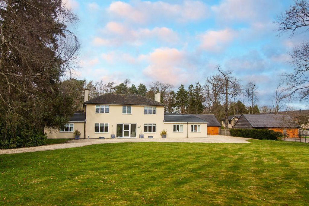 Property photo 1 of 17 Front External