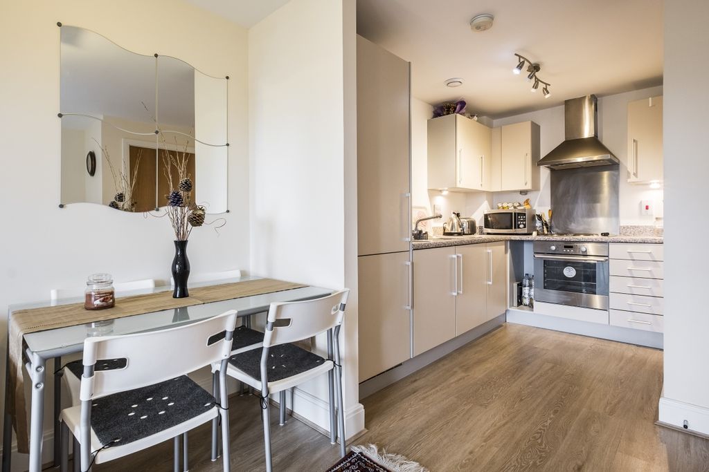 Property photo 3 of 9 Dining/Kitchen