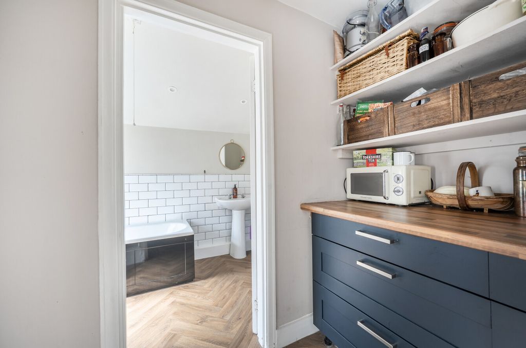 Property photo 3 of 12 1477594-26-6A2933...