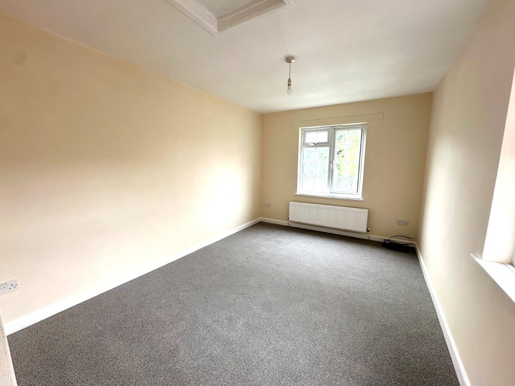 Property photo 2 of 9 3