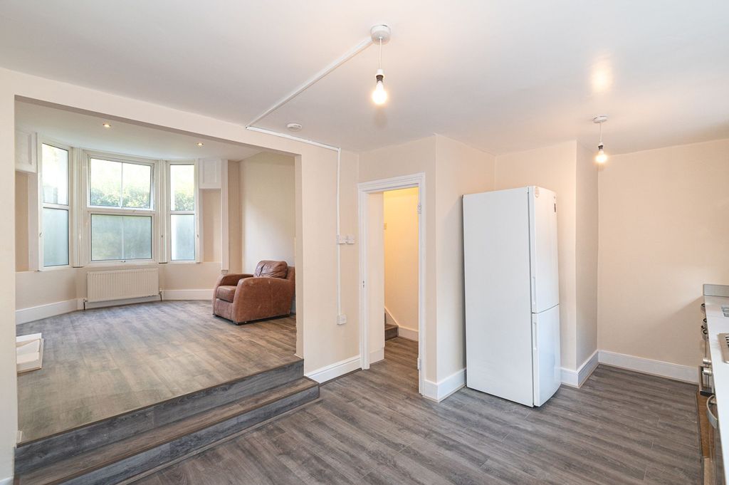 Property photo 2 of 31