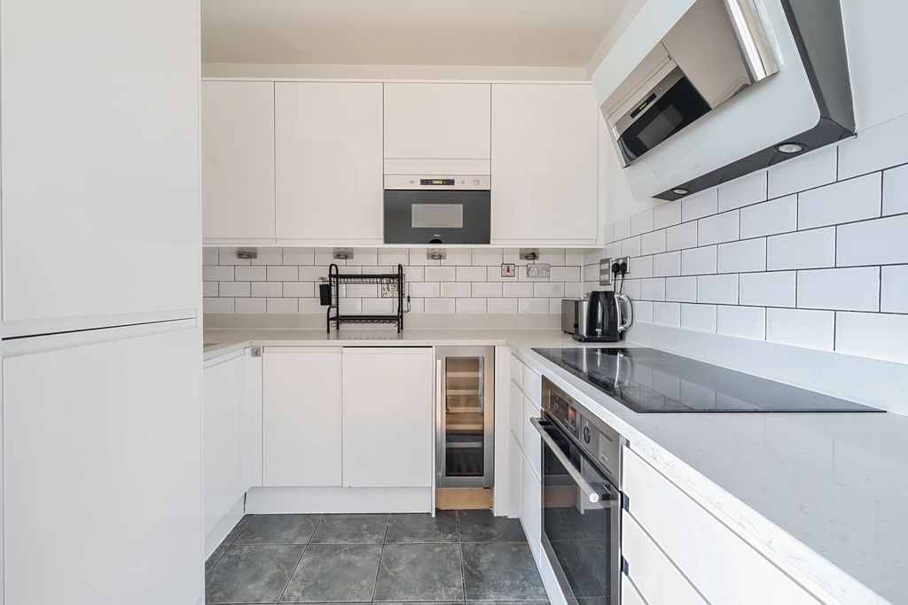 Property photo 3 of 16 Kitchen
