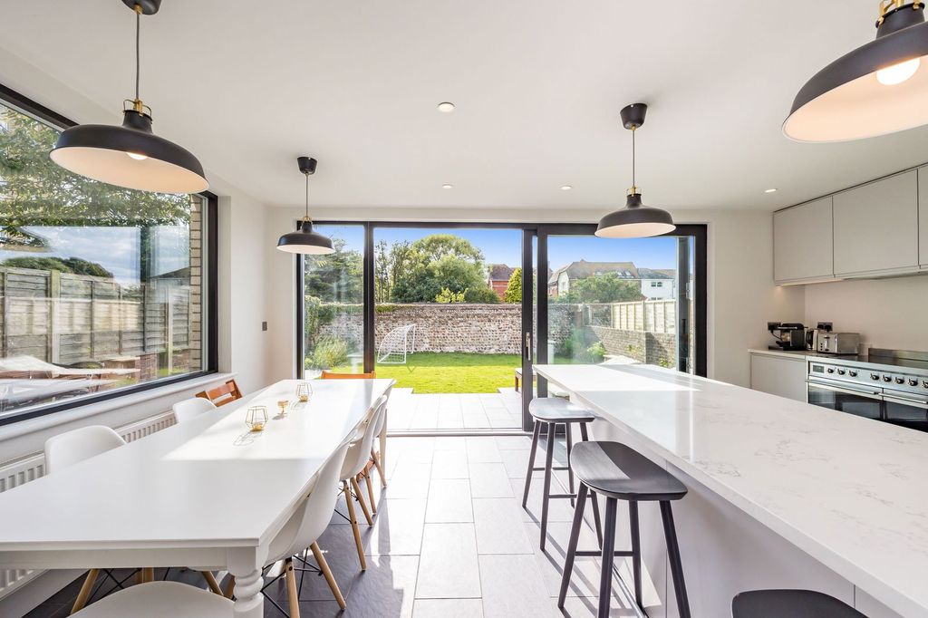 Property photo 2 of 21