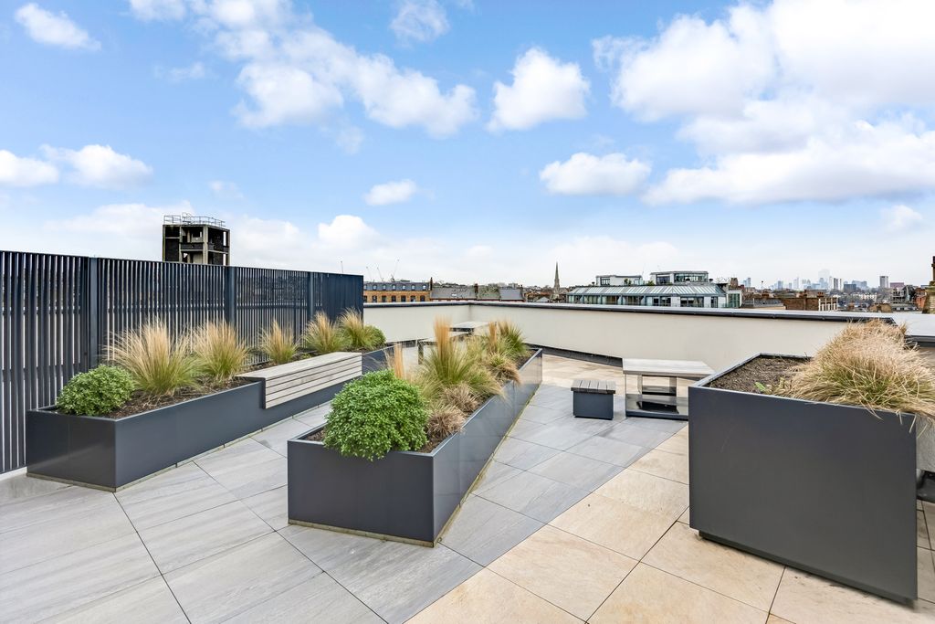 Property photo 3 of 11 Tipton Apartments 17-18.Jpg