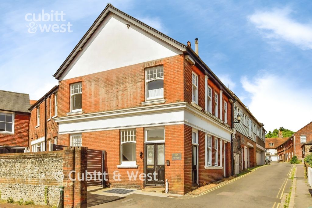 Property photo 1 of 14 External