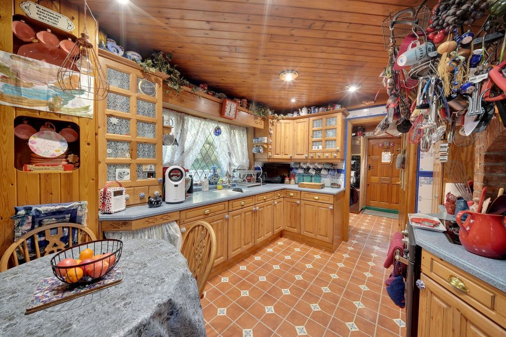 Property photo 3 of 27