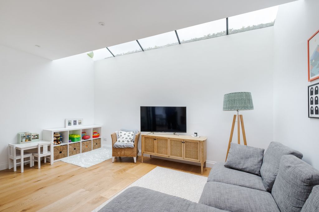 Property photo 2 of 19