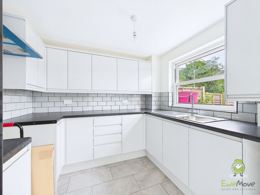 Property photo 3 of 17 Cam01543G0-Pr0133-Still004