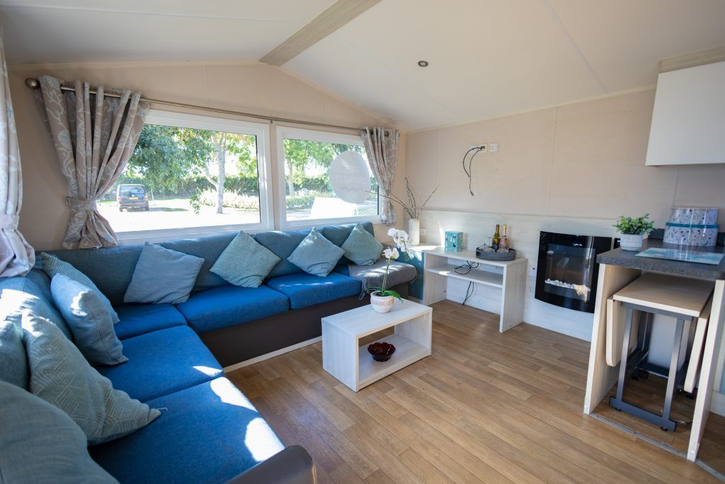 Property photo 2 of 14 2013 Atlas Moonstone Deluxe 37x12 3B Small 4