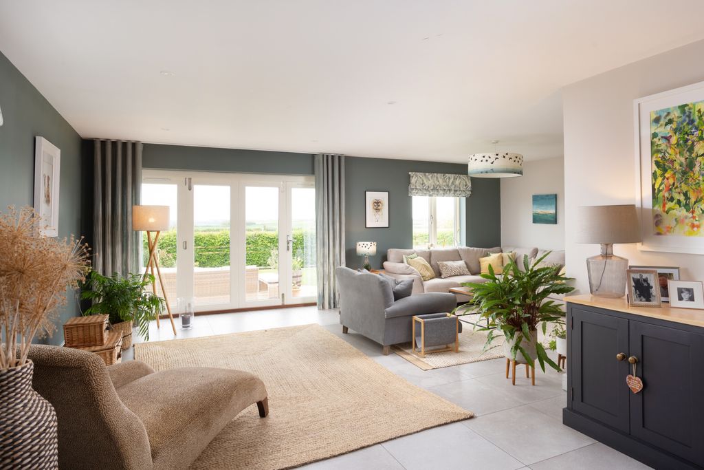 Property photo 2 of 18 Family Area