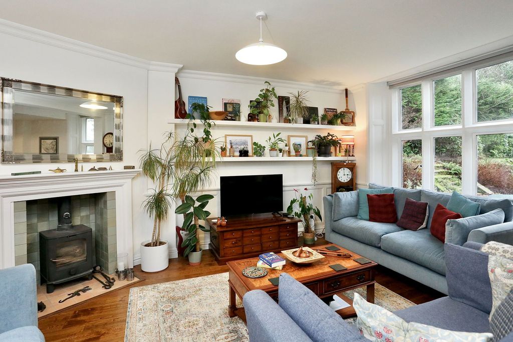 Property photo 2 of 32