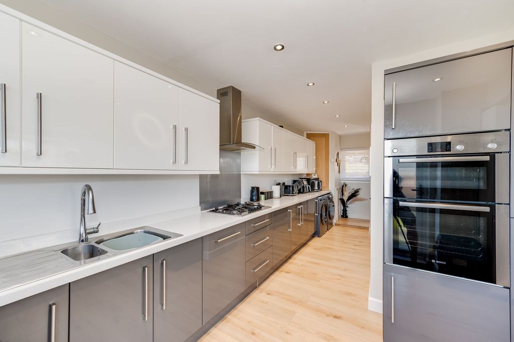 Property photo 2 of 21