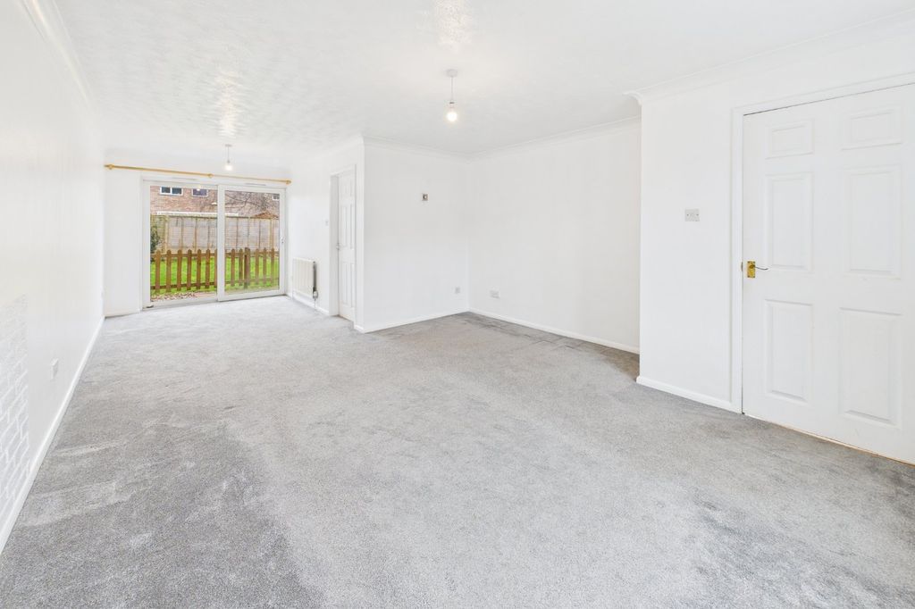 Property photo 2 of 12 Living/Dining Room