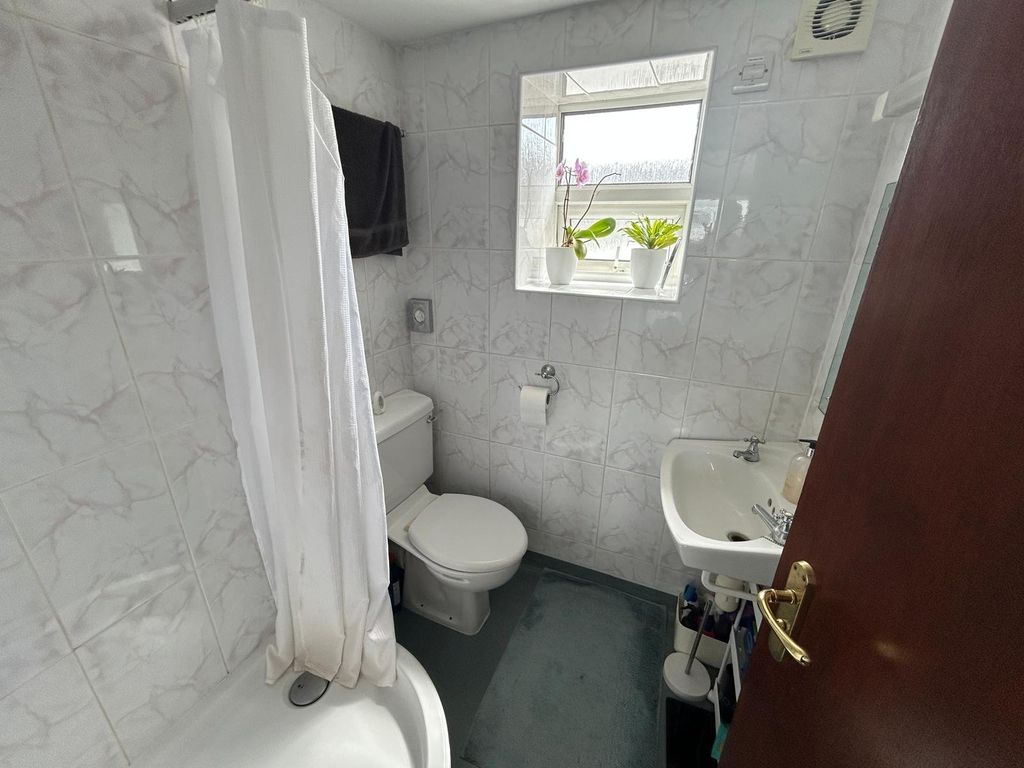 Additional image 17 of 21 bed flat for saleBroad Green, Wellingborough, Northamptonshire NN8