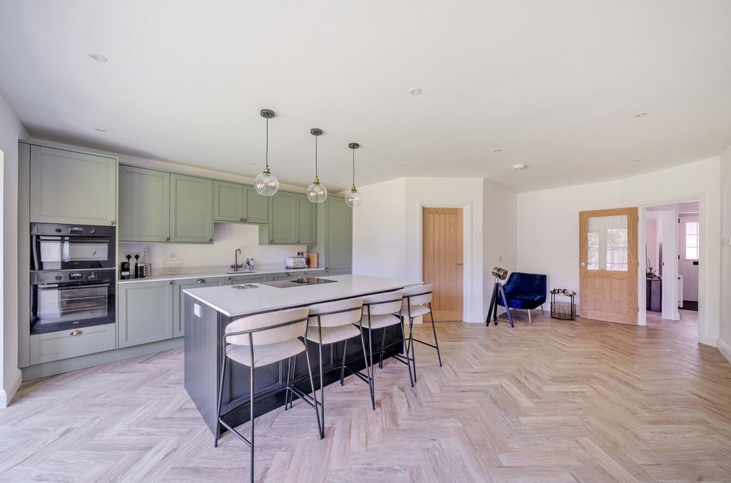 Property photo 2 of 38 1441361-16-69Eb78...
