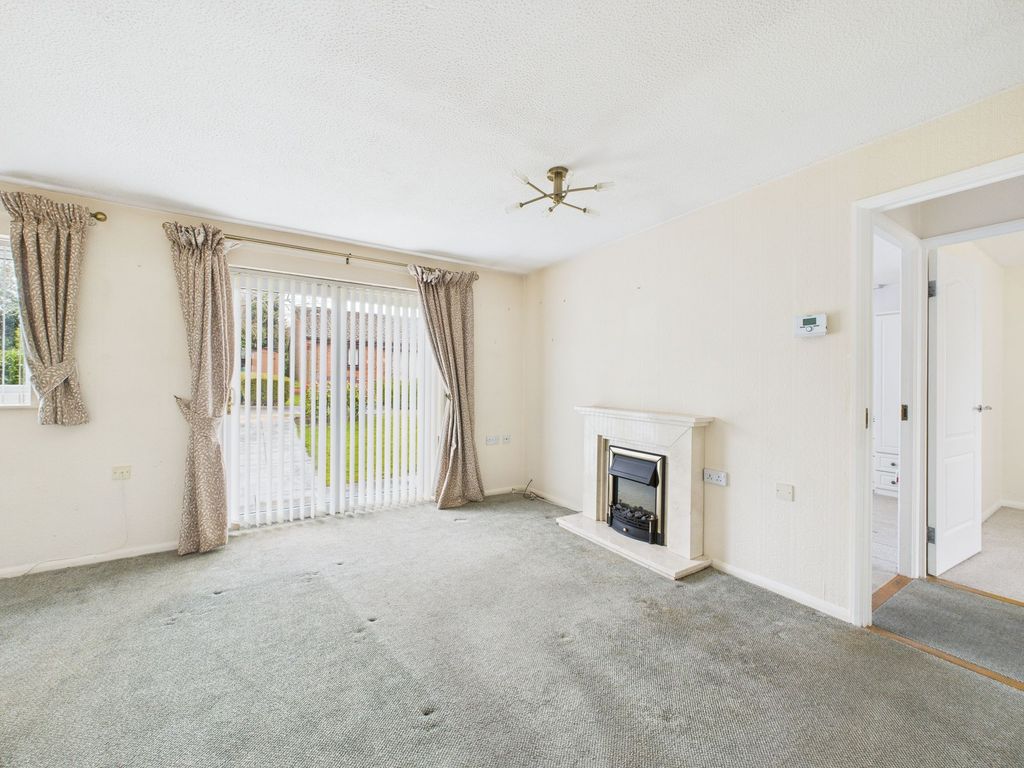 Property photo 3 of 13 Lounge