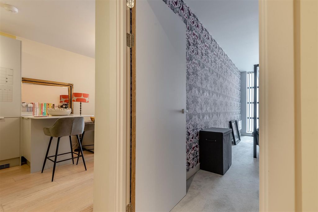 Property photo 2 of 17 8661632-Interior03.Jpg