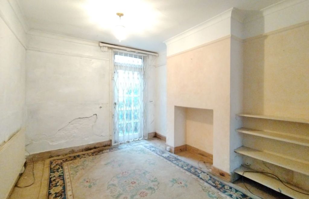 Property photo 2 of 25