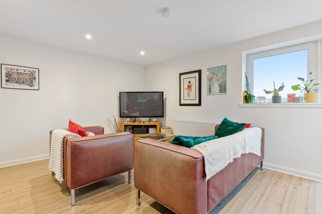 Property photo 3 of 32