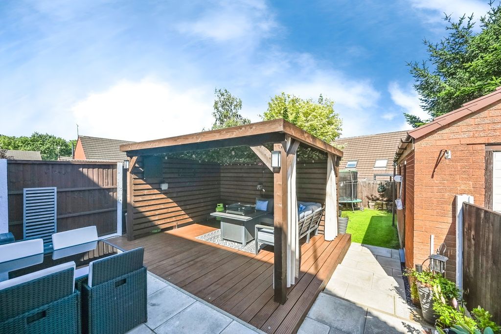 Property photo 3 of 10 Outdoor Entertaining