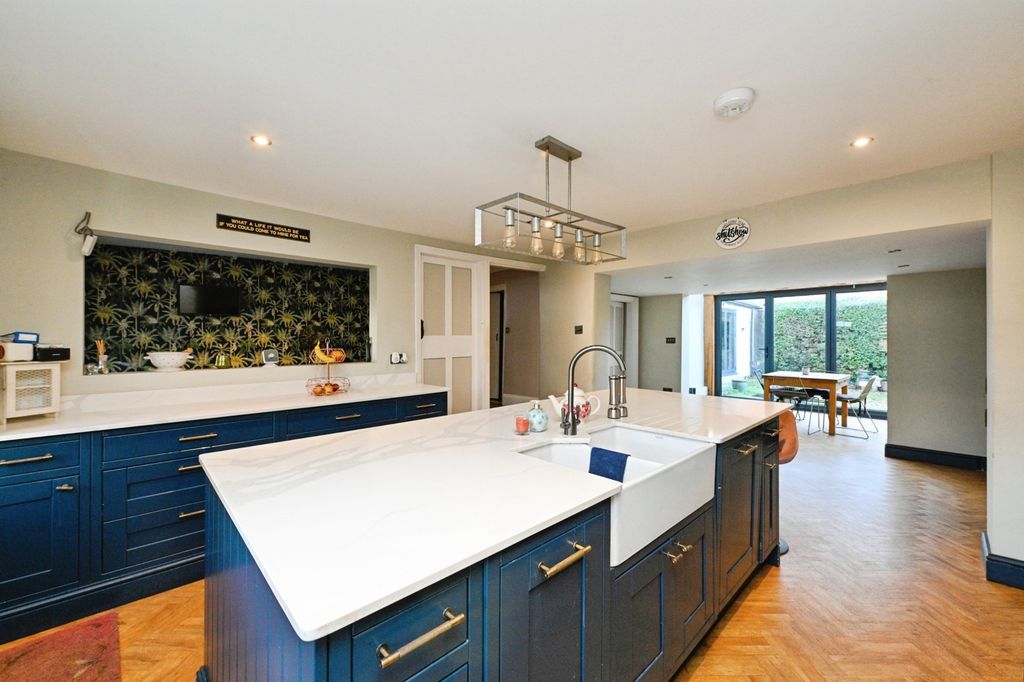 Property photo 2 of 18 Photo