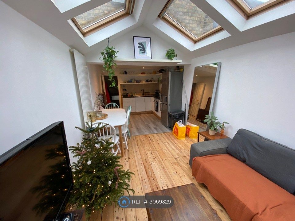 Property photo 1 of 15 Living Room And Kitchen - 30 Feet