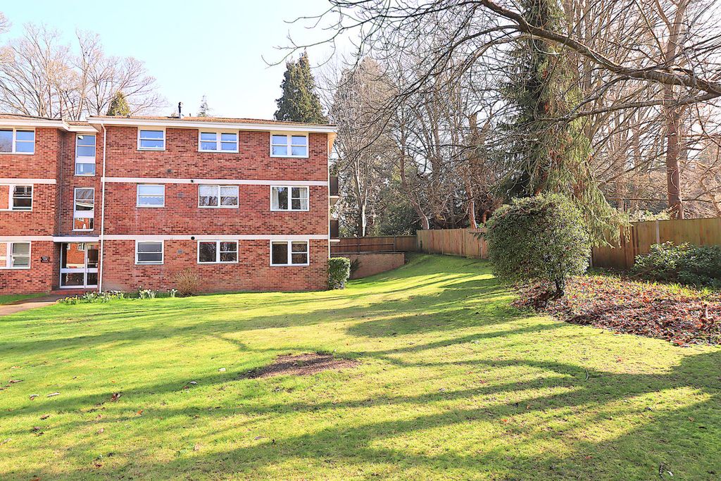 Additional image 12 of 3 bed flat for saleRapallo Close, Farnborough GU14