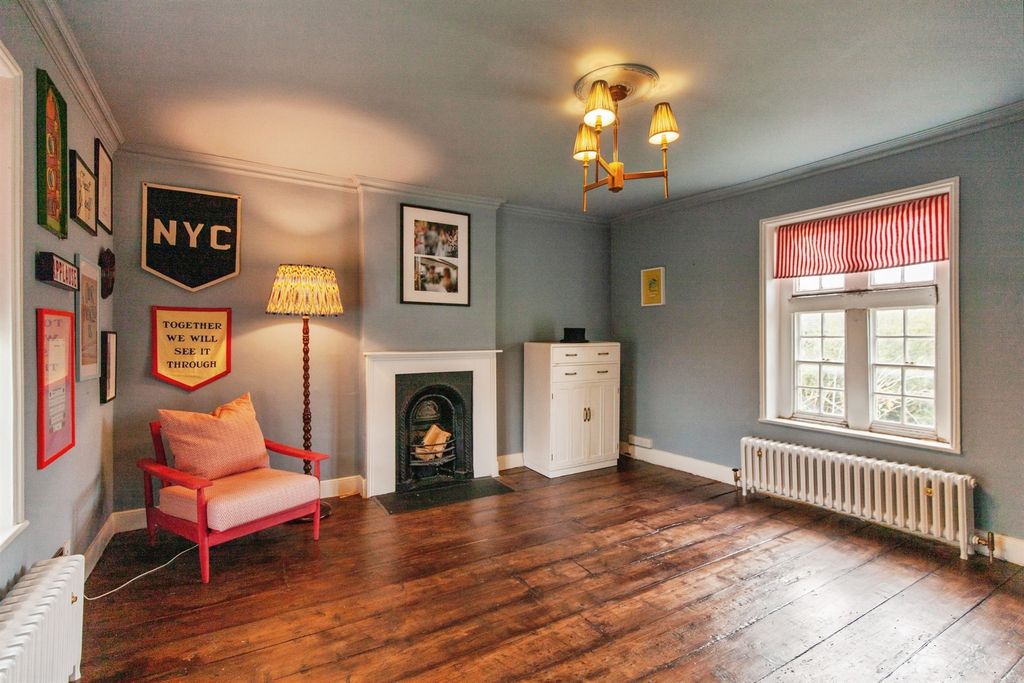 Property photo 3 of 27