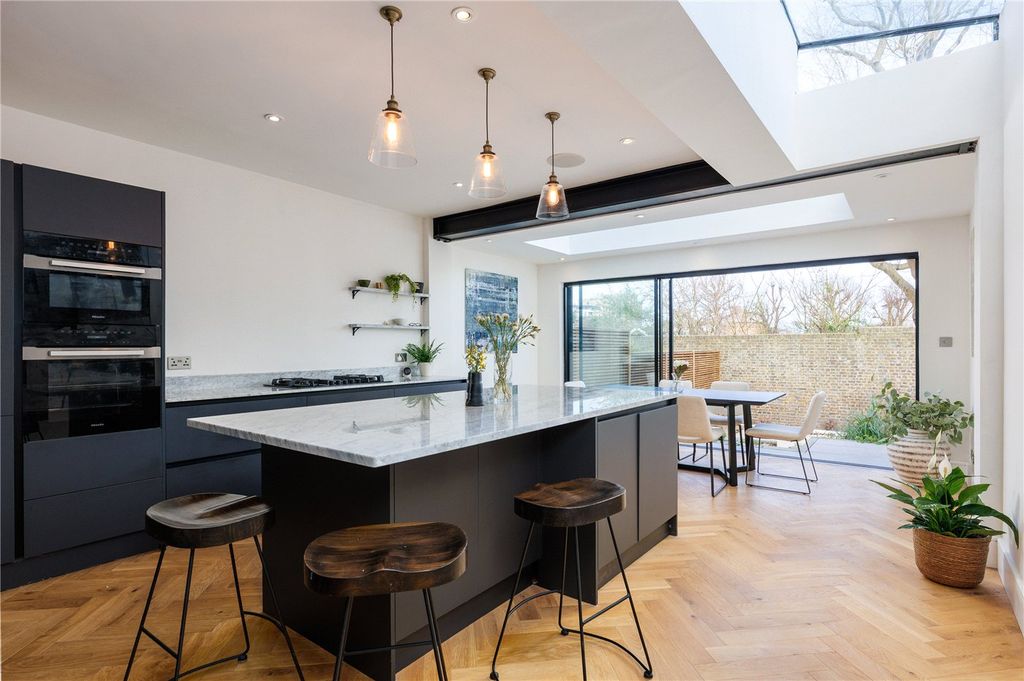 Property photo 2 of 15 Picture No. 14