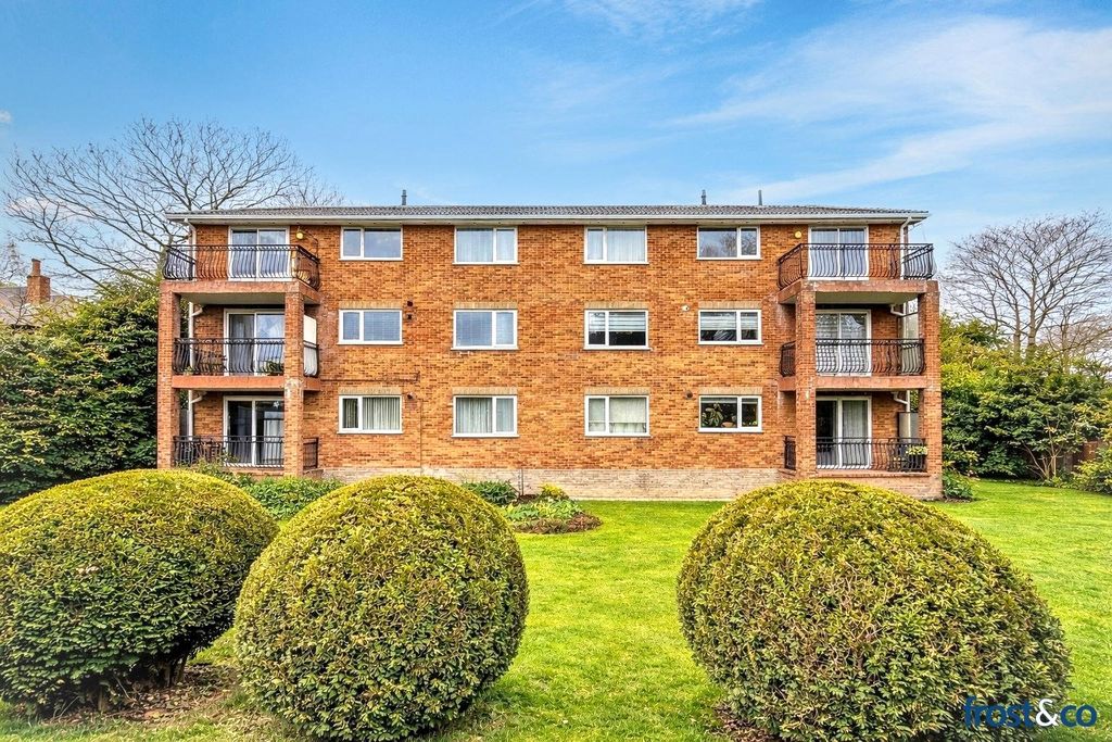 Property photo 1 of 18 Rosecourt