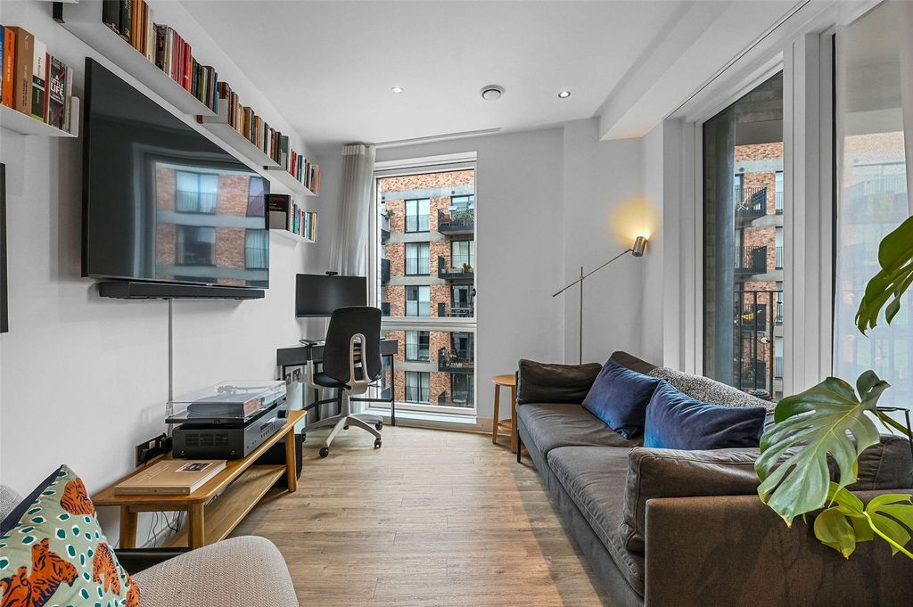 Property photo 2 of 16 Reception