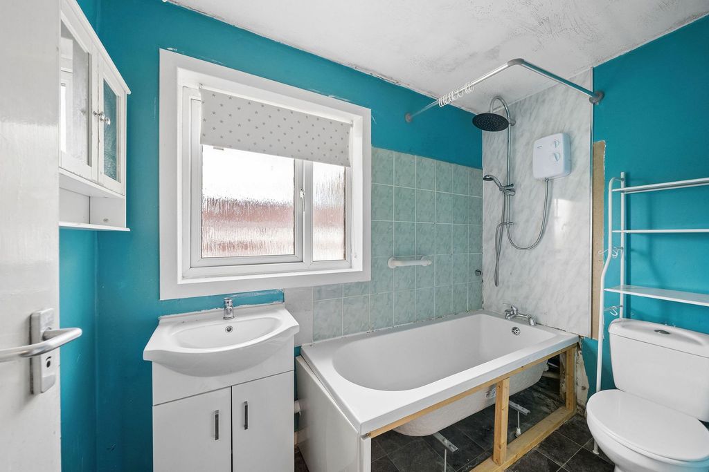 Property photo 3 of 36 Bathroom