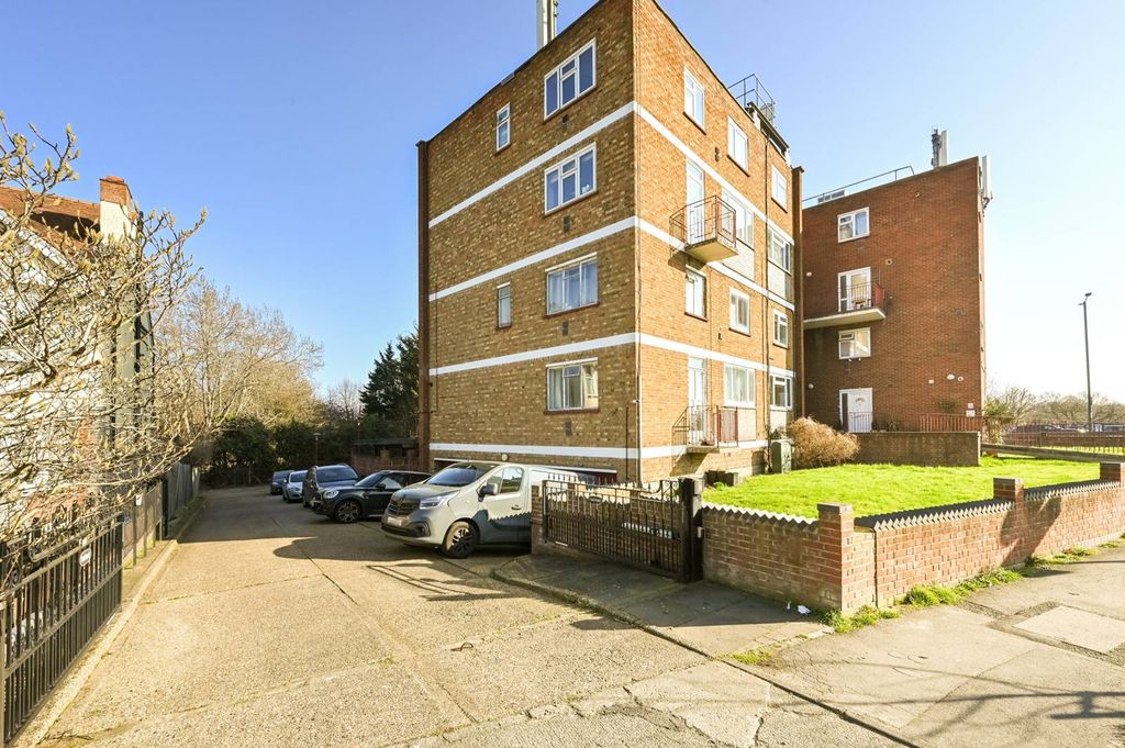 Property photo 1 of 2