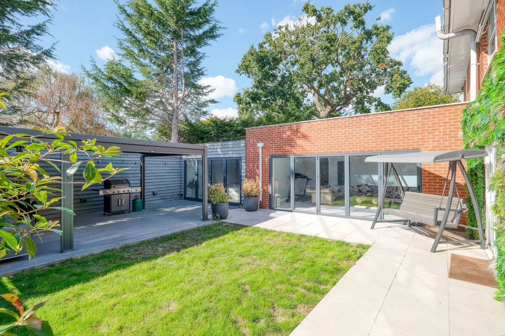 Property photo 2 of 23