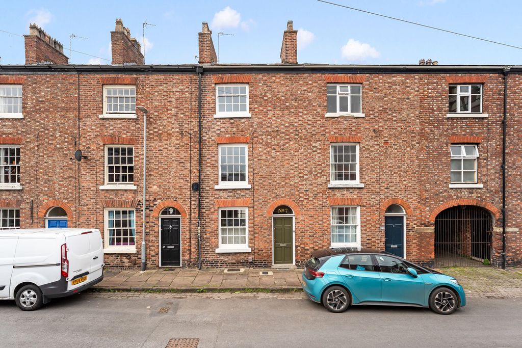Property photo 2 of 31