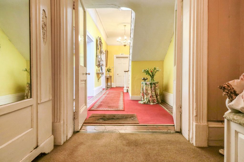 Property photo 3 of 44